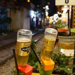 Im Café an der Zuggleise