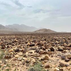 Der Weg führte relativ lange über solche Stein- und Geröllfelder.