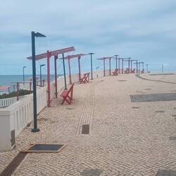 Bänke mit Sonnenschutz 👍