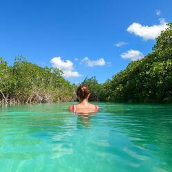 They see me floating 😎