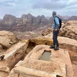 hoch oben auf dem Opferplatz