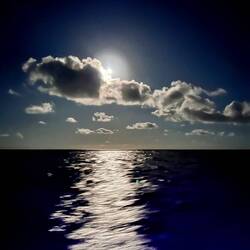 Der Mond leuchtet uns den Weg durch die Nacht. Dankeschön lieber Mond. ⛵️