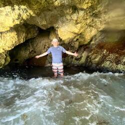 Cave at Navio beach. No treasure found 😞