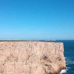 Im Hintergrund Sagres