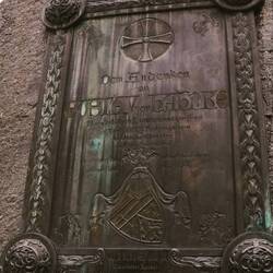 Zum Andenken an Gustav von Hahnke, einem deutschen Oberleutnant zur See der kaiserlichen Marine ⚓