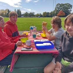 Frühstückspicknick mit Porridge in Hawarden