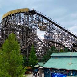 Mega super Holzachterbahn