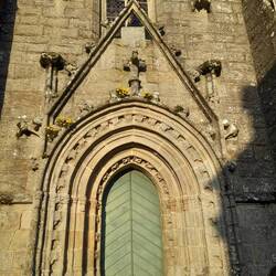 Locronan: the church with flowers growing on the facade