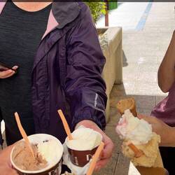 had ice cream w hostel friends