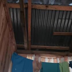 Regen auf dem Blechdach