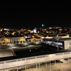 Wir legen schon in der Nacht in Lissabon an.