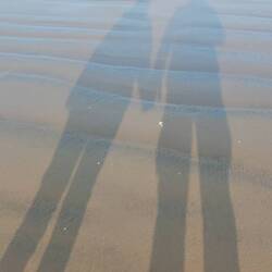 Schöner Morgenspaziergang am Strand