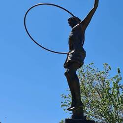 Ya en la Edad Media existían los hula hoops.