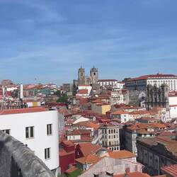 Der Blick schweift über die Altstadt von Porto.