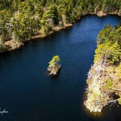 Endlich wieder Drohnenaufnahmen. Hier der Charlies Lake mit der kleinen Insel Popcorn Island