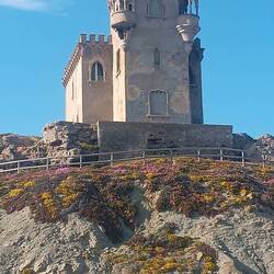 Alte Ruine direkt daneben