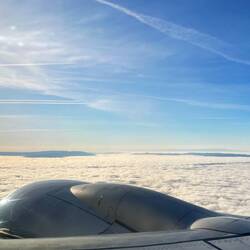 ...und dann gleich in die Wolken.