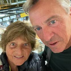 Ein letztes Selfie morgens um 5.30 Uhr. Wir sind noch müde!