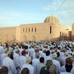 Das Volk trauert wochenlang um seinen Sultan