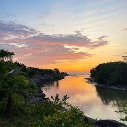 The sunset over the Manglaralto river 🌅