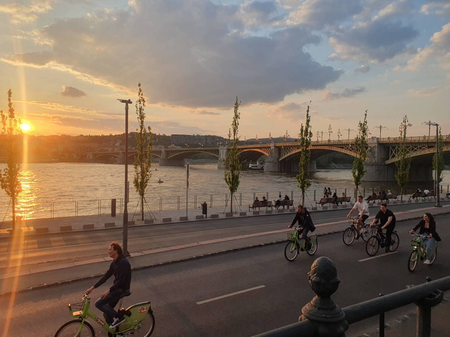 Abends waren die Straßen an der Donau gesperrt und nur noch für Fahrräder und Fußgänger frei