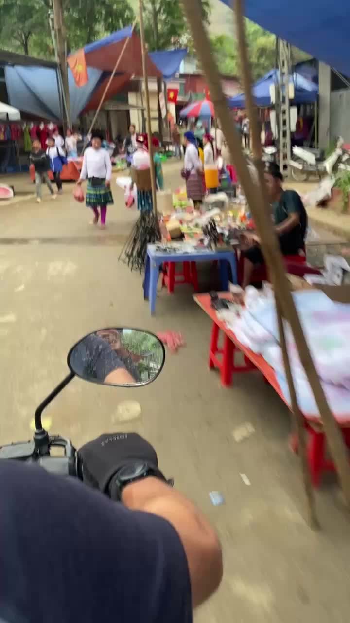 Buntes Markttreiben in Ha Giang