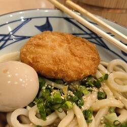 On a retrouvé 2 de nos chaînes de restauration pref du Japon, on y a mangé tous les soirs 🥲