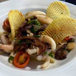 Sautierter Tintenfisch und Austernpilze