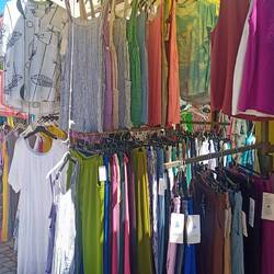 Schöne Stände am der Strandpromenade