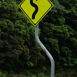 Kurvenreixh geht es am Nagara Fluss entlang, im ständigen bergauf, mal mehr oder weniger steil....