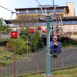 Sessellift zwischen Dorf Tirol und Meran