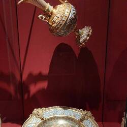 Pierre Marie Bossan, lavabo con bacile, 1867 (Musei Vaticani)