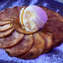 Apfel gebraten mit Vanille-Eis