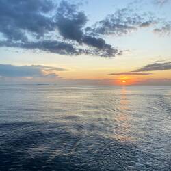 Sonnenaufgang auf dem Meer