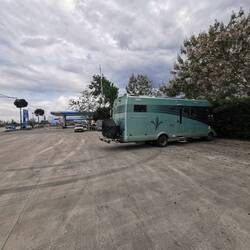 Platz. Schön, aber laut