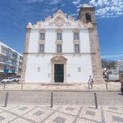 Die Kirche von aussen, war leider zu
