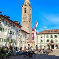 Pfarrkirche Maria Himmelfahrt und Rathaus