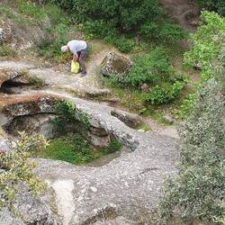 An den Felsengräbern Domus de Janas