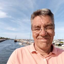 Nochmal über die Brücke zum Yachthafen