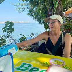 Frühstück mit Blick über den Mekong rüber nach Thailand