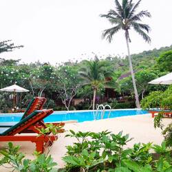 4m vom Bungalow zum Pool und 15m zum Strand