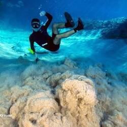 internet pic: vulcano well playing with the white sand
