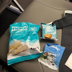 Azul: free wifi, on board entertainment programme, food & drinks - on a 90 min flight 👍🏻