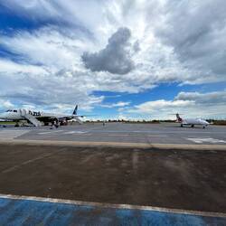 Das Flugfeld, zum Glück doch mit etwas grösserer Maschine