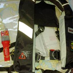 Rettungsweste und MOB-Sender gecheckt