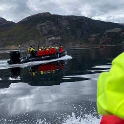 Spiegelglatter Fjord