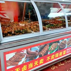 Aber nicht ganz alles spricht uns an. Bei Entenkopf und Hühnerfüssen hört der Spass definitiv auf 😅