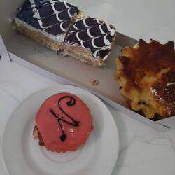 Patisserie. Créme Schnitte, Napoleon et Flan