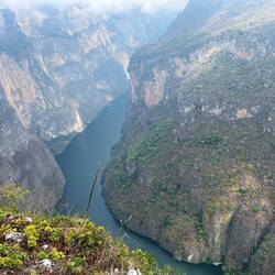 Blick von einer den 5 Aussichtsplattformen auf die Sumidero-Schlucht 😲