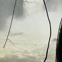 i did take the boat ride in Niagra, so no need to get fully wet today again (carrying my passport)